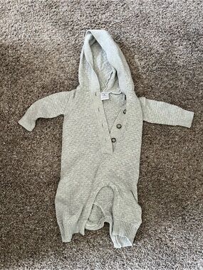 Nordstrom Hooded Knit Baby Romper in Light grey